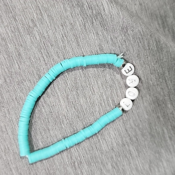 4 girls bracelets - Picture 5 of 5